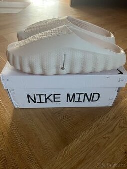 Nike Mind 001