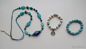 Náramky a náhrdelník s minerály a perlami