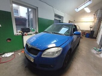 Prodám Škodu Fabii na náhradní díly nebo na opravu.
