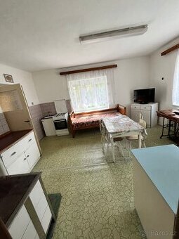 Skříně, sedací soupravy, pozůstalost - 1