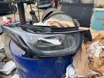 Přední svetlo pravé halogen BMW i3