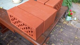 Prodám červené cihly lícovky 240x115x71.