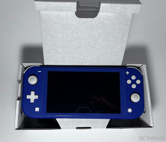 Nintendo Switch Lite s krabicí a pouzdrem