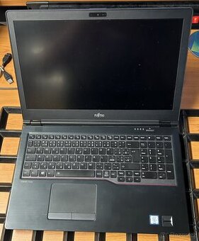 Notebook Fujitsu Lifebook U758 velice zachovalý na ND