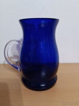 Krásný půllitr, masivní kobaltové sklo