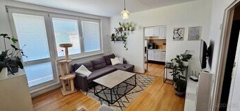 Pronájem 2+1 Na Valtické - 1