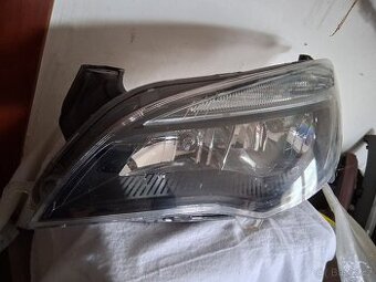 Opel astra J leve predni svetlo