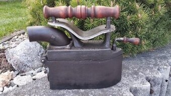 Obrovská komínová velmi stará sbírková žehlička D.R.G.M. - 1