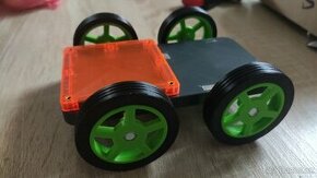 Čtyřkolový podvozek k magnetické stavebnici Connetix