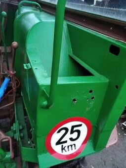 Prodám hranaté blatníky na ZETOR25- jako nové