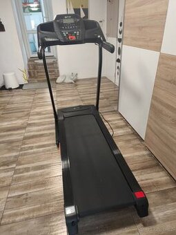 Motorový běžecký pás