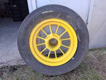 Staré  kolo např. pro reklamu pneuservisu apod.