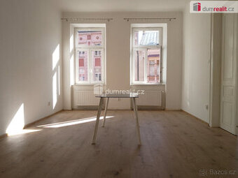 Pronájem bytových prostor 3+1, 93 m2, Sokolovská ul. Karlovy