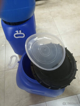 Plastové sudy 60l s držadly a dvěma víky