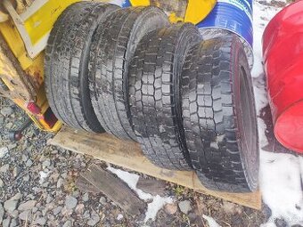 Prodám 4x pneu 215/75 R17,5