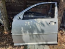 Golf IV 5dveř, levé přední dveře.