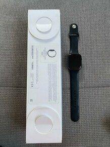 Apple Watch 4 44mm včetně příslušenství a řemínků