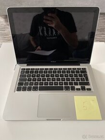Apple MacBook - Rarita - 7 cyklů baterie