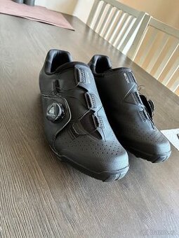 Tretry Shimano SH-XC300 - vel. 45 (nové - jen vyzkoušené)