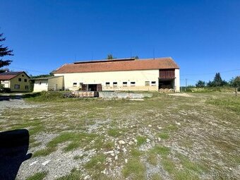 Zemědělský areál s navazujícími pozemky (12438m2), Bonětičky