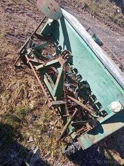 Secí stroj privat za malý traktor