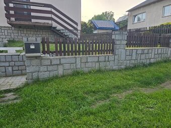 Ručně opracovaný žulový soklový kámen - 1