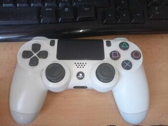 Ovladač na ps4