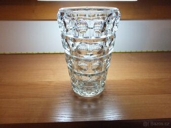 Masivní váza František Pečený - Sklo Union, váha 1448 g.
