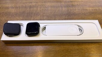 Apple Watch 7 45mm cerne