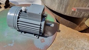 ELEKTROMOTOR 2.2KW 2800 OTÁČEK