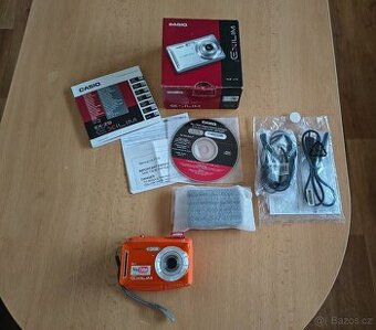 Digitální fotoaparát Casio Exilim ZOOM EX-Z9 oranžový