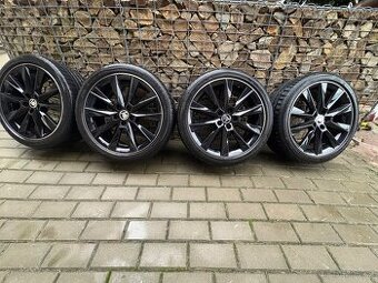 Skoda Fabia 3, Rapid letní sada 215/40-17 Savio Schwarz