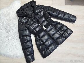 Dlouhá vypasovaná zimní bunda/kabát s páskem černá 14 let