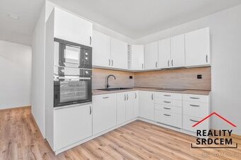 Pronájem moderně zrekonstruovaného bytu 2+1 se šatnou a lodž