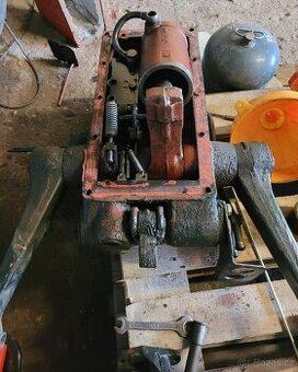 Víko hydrauliky zetor