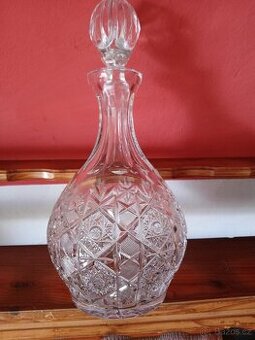 Broušená křištálová karafa na víno