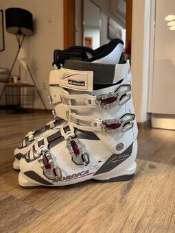 Dámské lyžáky Nordica vel 24 stélka 38cm