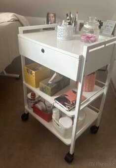 Kosmetický stolek pojízdný