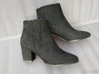 Kozačky černé kotníkové 39