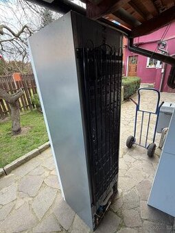 Vestavná lednice-zánovní