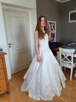 Svatebni šaty vel. 36 = 40 cm.