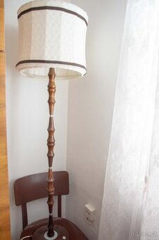 stojací lampa