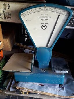 Levně prodám obchodní váhu se závažím.