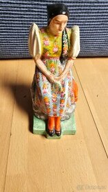 Keramická socha krojivané dívky Josef Čípa Klenčí