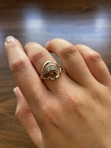 Zlatý dámský prsten se zirkony - 1
