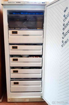 Prodám  šuplíkový mrazák ELECTRONIA, obsah 240 litrů.