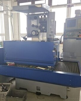 Elektroerozivní drátová řezačka Accutex AU 700