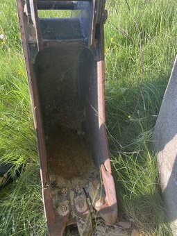Podkopová lopata na bagr - 300 mm šířka