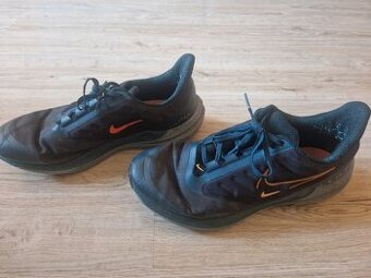 Běžecká obuv Nike Winflo 9 Shield vel. 43