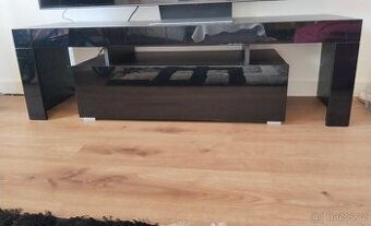 Stolek pod Tv